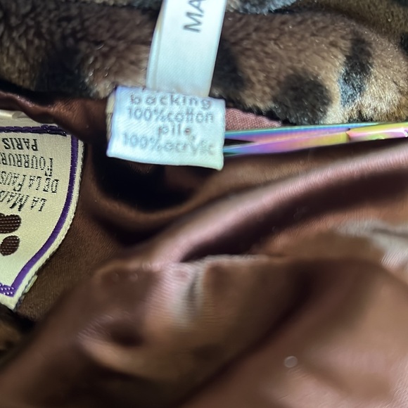 🔹 La Maison De La Fausse Fourrure Paris Fuzzy Polka dot Bucket Hat - Picture 7 of 7